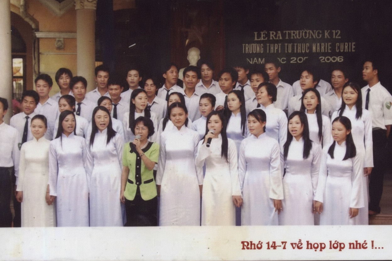 Tập thể lớp 12A1 Marie Curie Hải Phòng - Lễ ra trường 2006